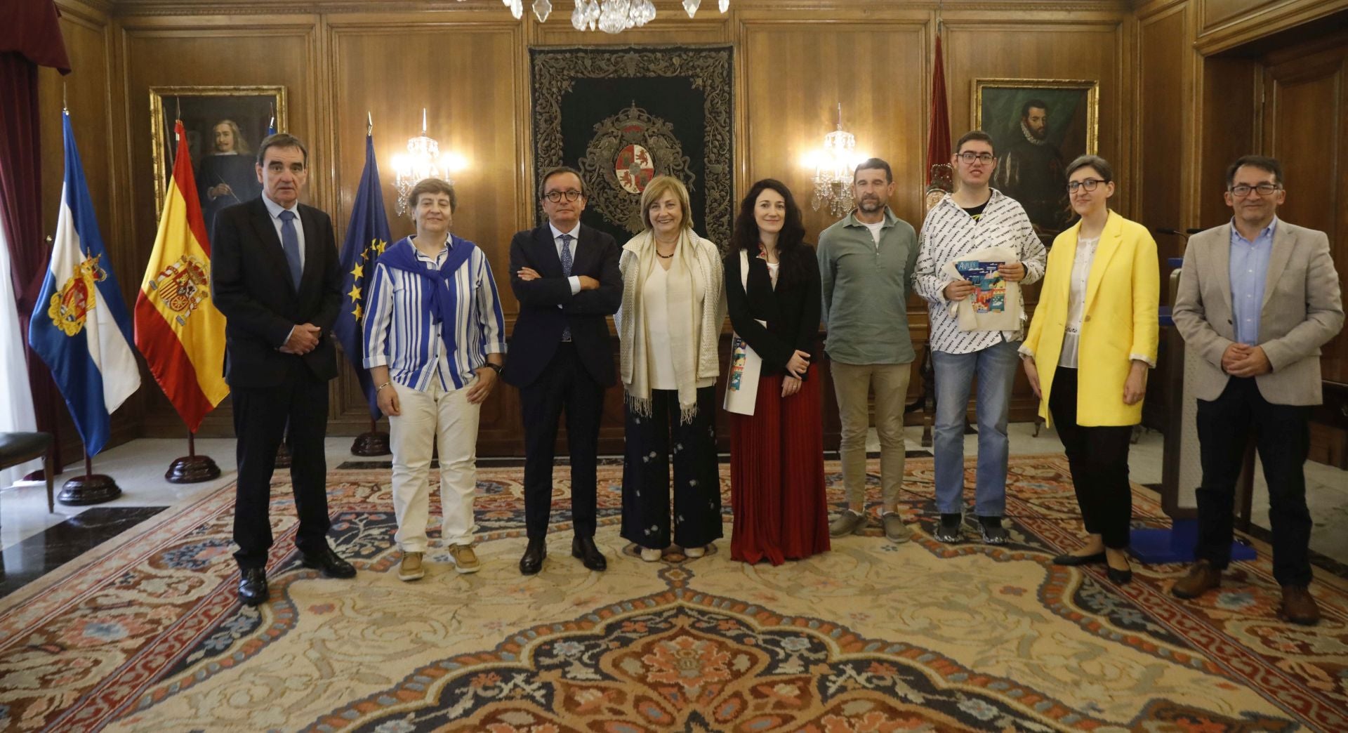 Recepción en el Consistorio a los premios de LA VOZ DE AVILÉS