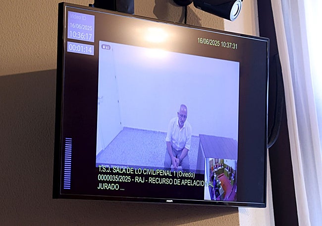 El condenado compareció por videoconferencia desde la cárcel de Asturias.