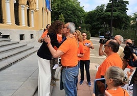 Eva Ledo, el lunes, con los representantes sindicales de la educación concertada.