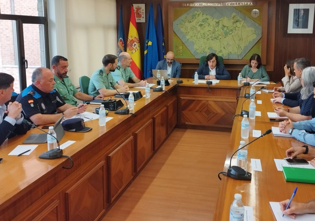 Junta local de seguridad en Llanera.