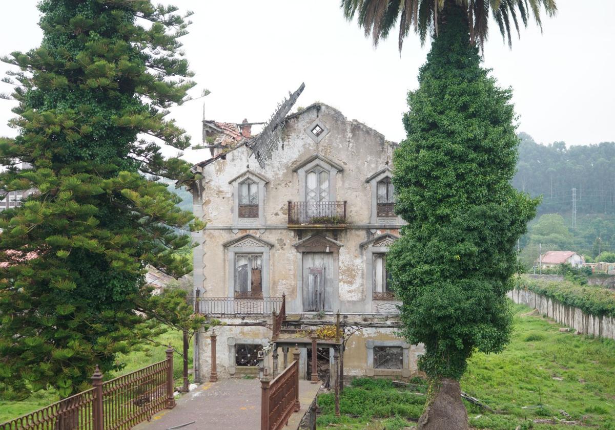 La Casa Maribona se cae a pedazos.