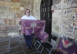 Preparativos en San Nicolás para que el Corpus del domingo todo salga bien.