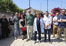 La dirección de Izquierda Unida junto a los concejales, la alcaldesa y el secretario general del PSOE junto a su ejecutiva y varios ediles.