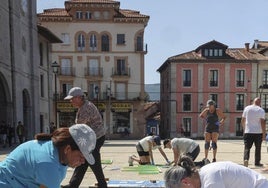 Durante toda la tarde de ayer se colocaron las alfombras de sal.