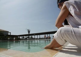 La psicóloga Lucía Feito da pautas ofrece una serie de recomendaciones para superar los complejos físicos que parecen magnificarse en verano.