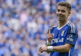 Masca celebra uno de sus últimos goles como futbolista del Real Oviedo antes de salir para firmar por el Eldense.