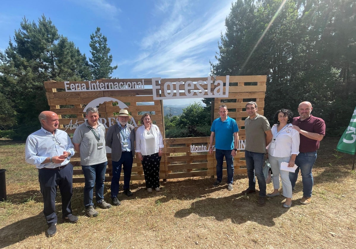 Las autoridades, durante la inauguración de Asturforesta.