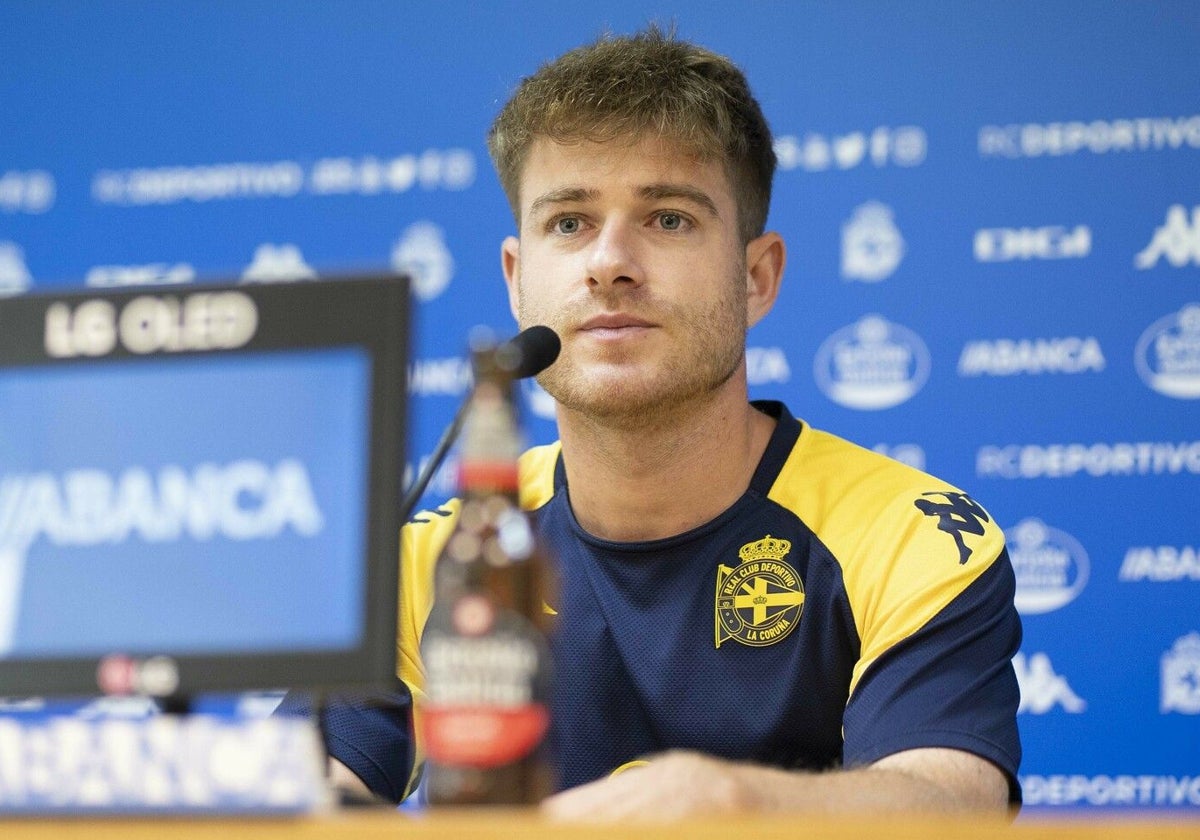 Berto Cayarga, en su presentación con el Deportivo de La Coruña.