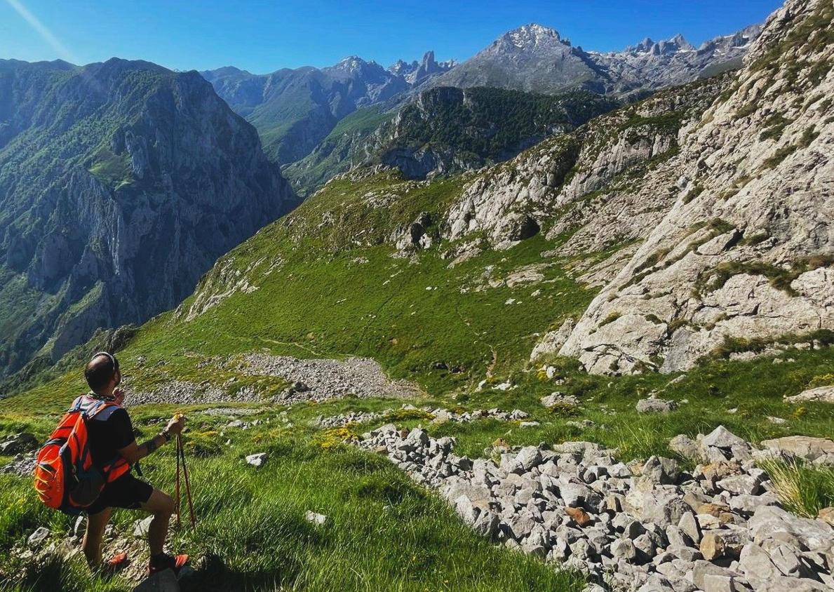Imagen secundaria 1 - La ruta que -desde Camarmeña- recala en Ondón y luego en el Cuetón es dura pero también distinta, potente y salvaje: un recorrido por recodos de pastores y canales pindias que deja huella.
