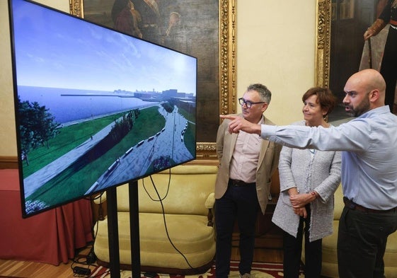 Gliberto Villoria, concejal de Insfraestructuras; la alcaldesa Carmen Moriyón y Jesús Martínez Salvador, concejal de Urbanismo, este jueves, en la presentación del proyecto de adecuación en Naval Gijón, que abrirá El Natahoyo al mar.