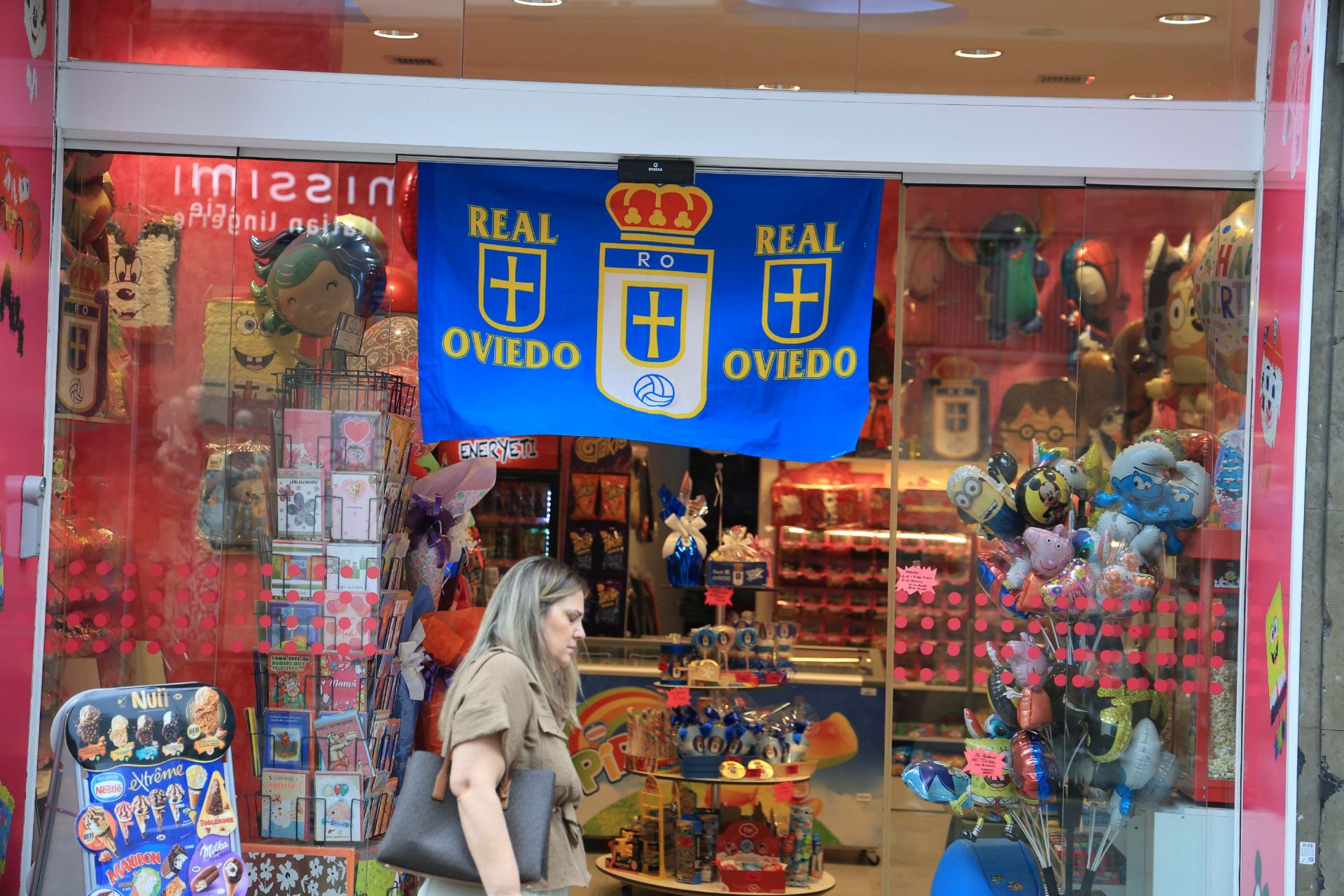 Los comercios de Oviedo empujan al Real Oviedo a Primera