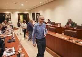 Juan Carlos Guerrero entrando en el salón de plenos.