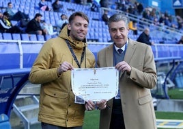 Michu, durante un homenaje que le hizo el club en una de las visitas del Burgos al Tartiere.