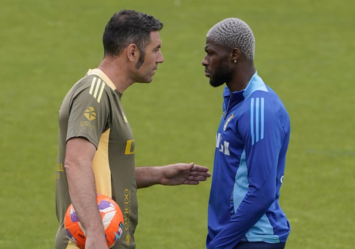 Kwasi Sibo habla con Cervero.