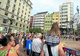 La Meute hace las delicias de los asistentes en la plaza de La Escandalera.