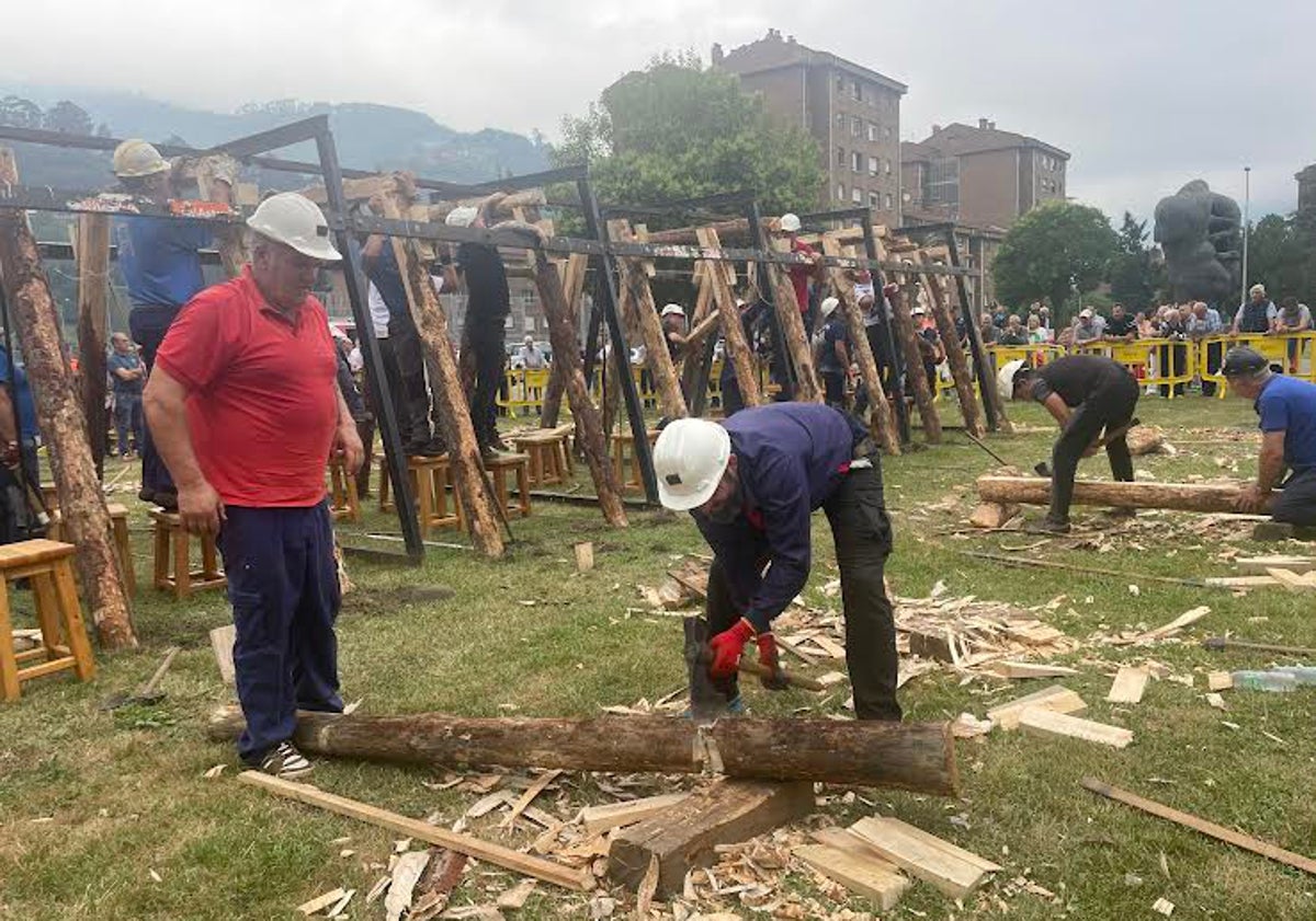 Imagen principal - Los entibadores se resisten a desaparecer y piden que su labor se imparta como oficio