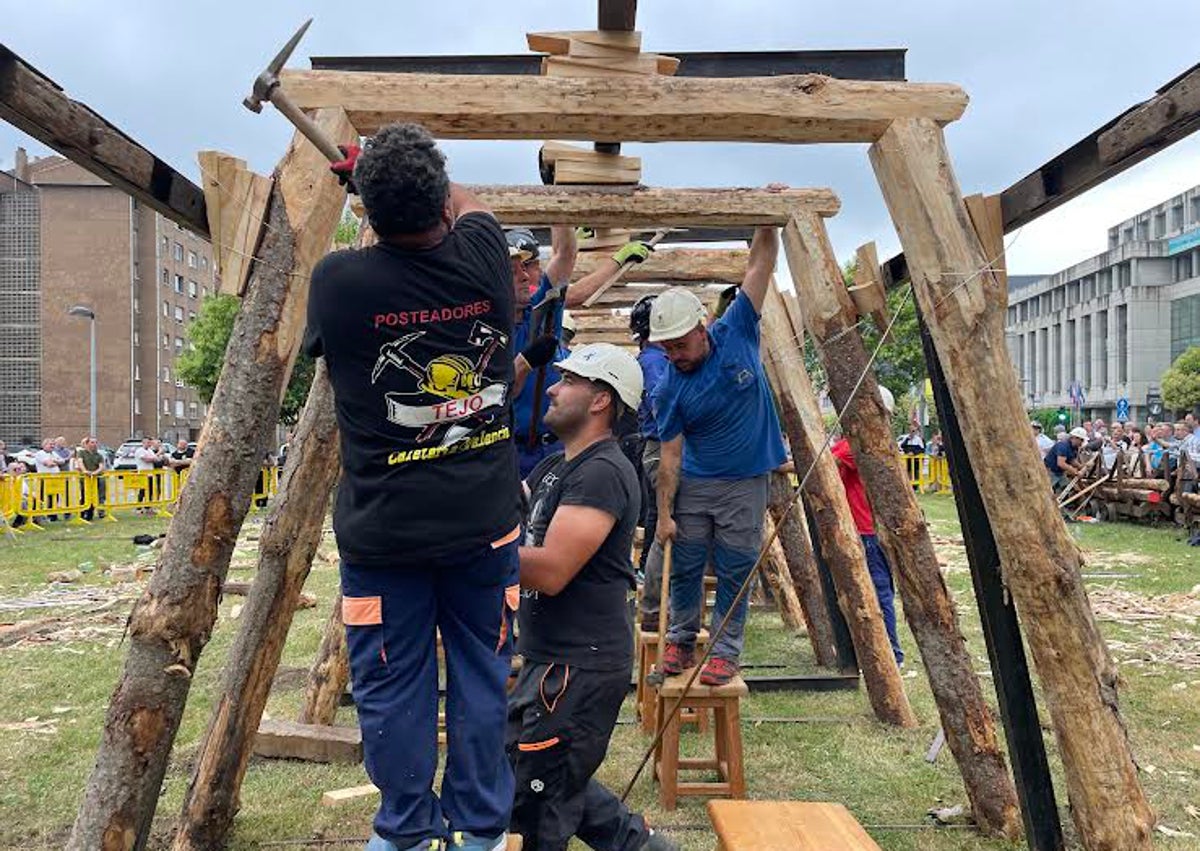 Imagen secundaria 1 - Los entibadores se resisten a desaparecer y piden que su labor se imparta como oficio