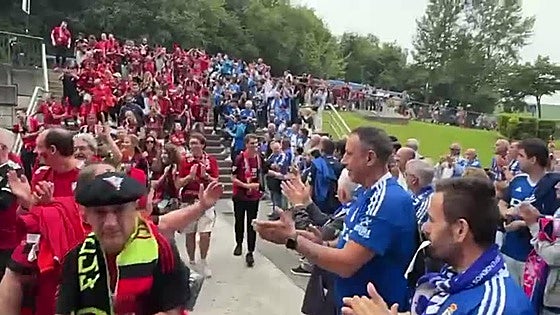 Vídeo: Ejemplar recibimiento a la afición del Mirandés en Oviedo