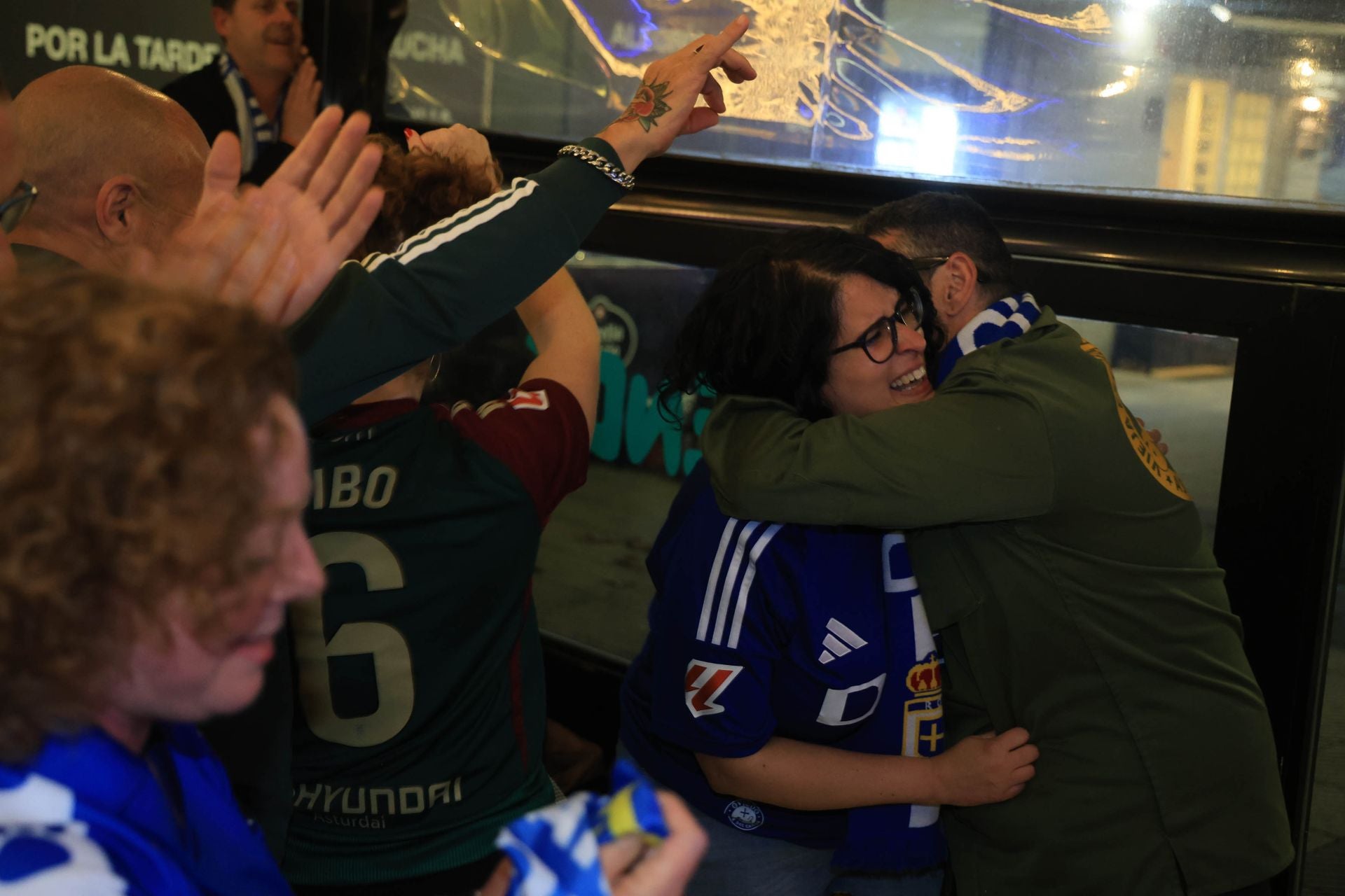 Locura y celebración en Oviedo por volver a Primera