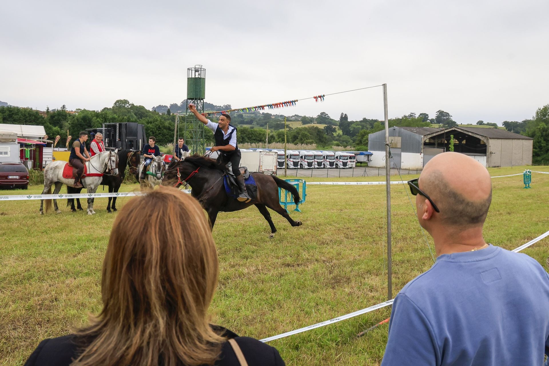 Concurso de cinta a caballo en las fiestas de Mareo, en Gijón