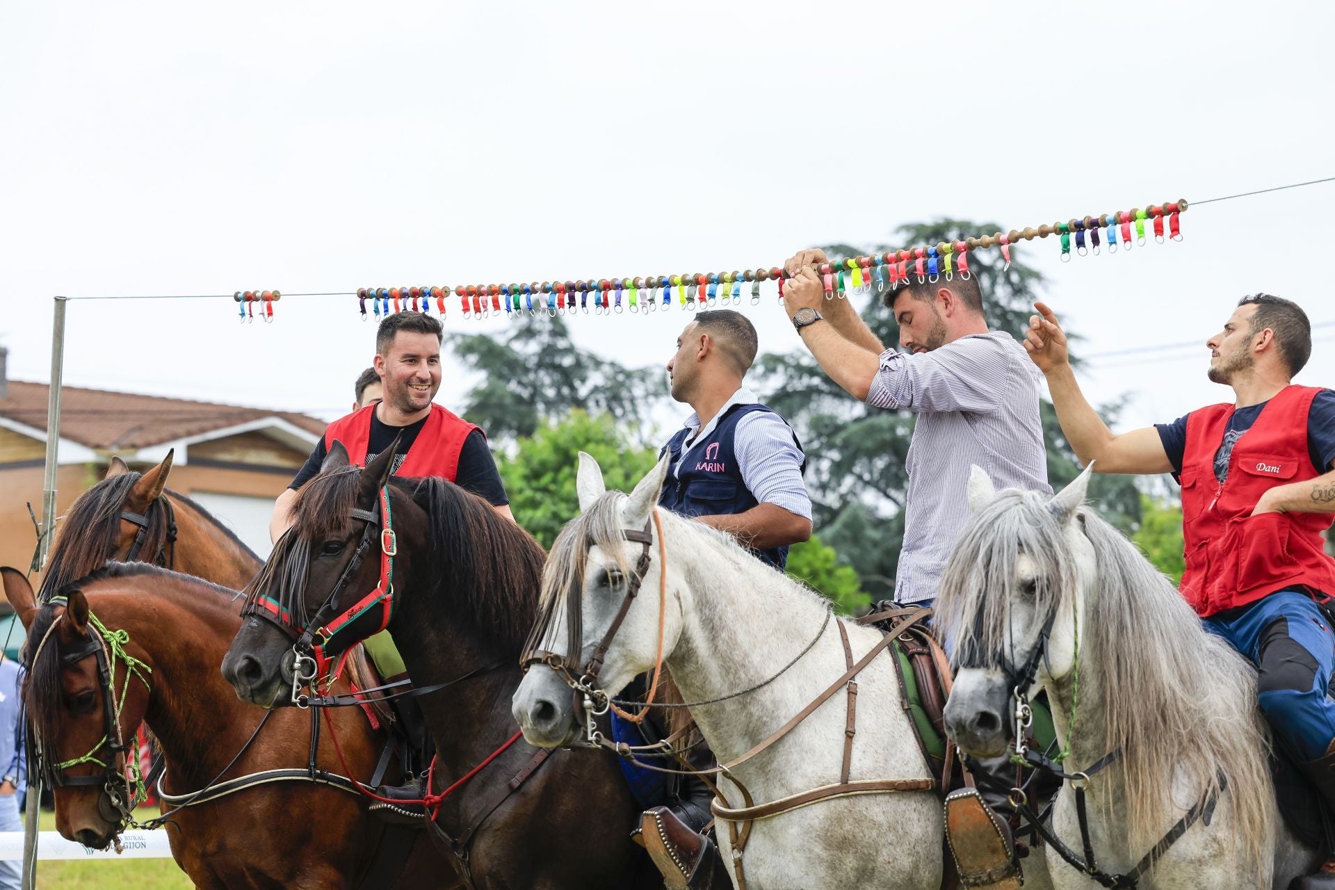 Concurso de cinta a caballo en las fiestas de Mareo, en Gijón