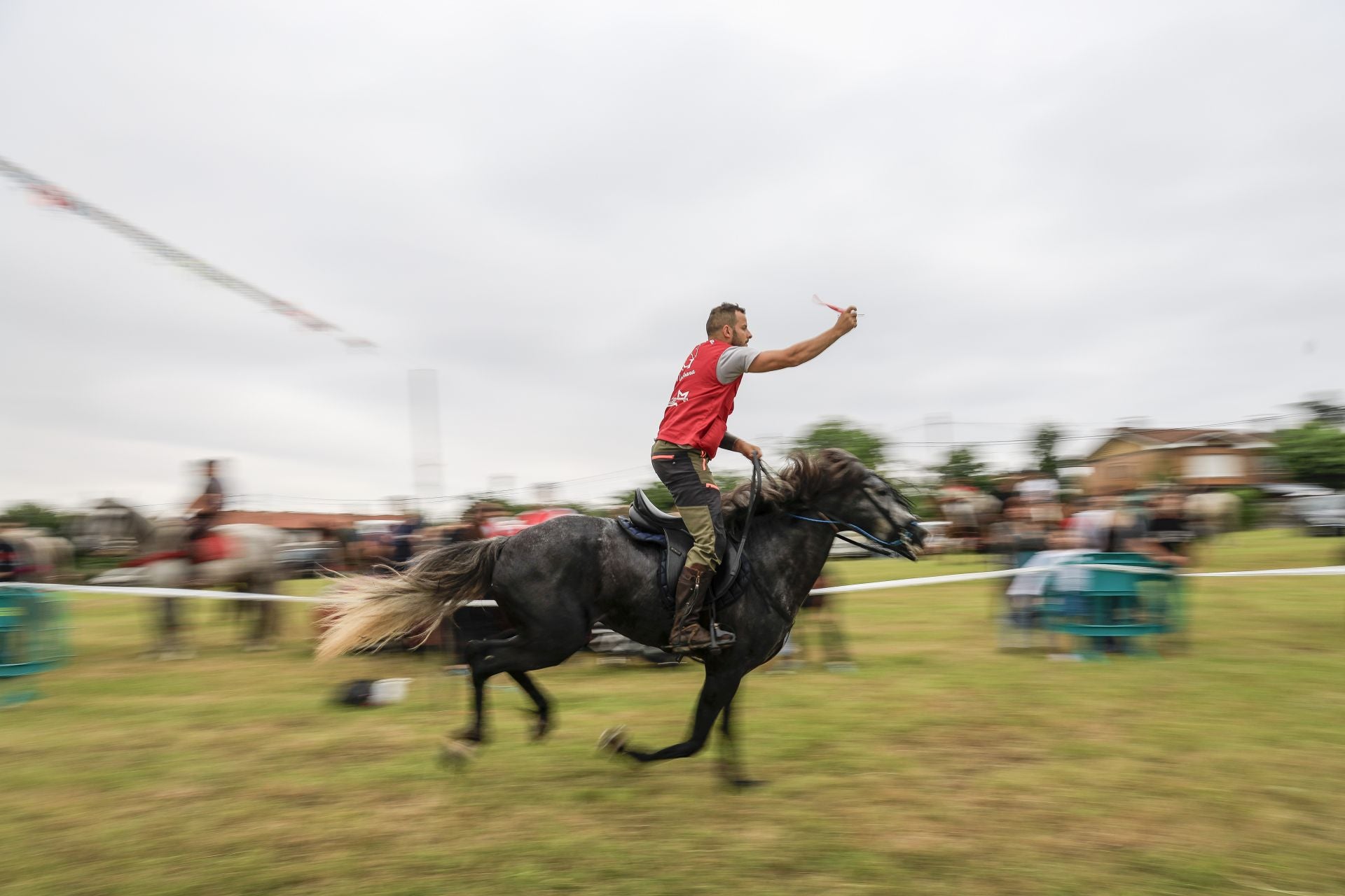 Concurso de cinta a caballo en las fiestas de Mareo, en Gijón