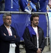Fernando Alonso no se perdió el partido en el Tartiere.