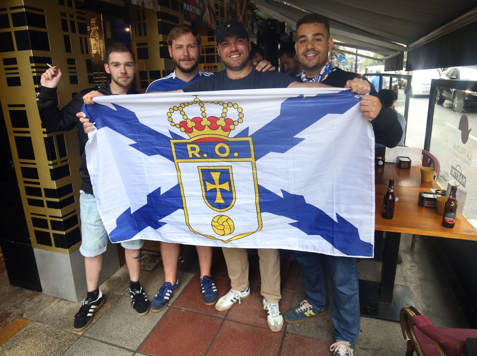 Oviedo se vuelca con su equipo: las mejores imágenes de la afición azul