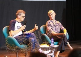 Guillermo Lorenzo junto a la escritora Sara Mesa.