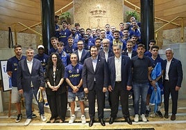 Recepción de las autoridades del Principado a la plantilla del Real Oviedo.