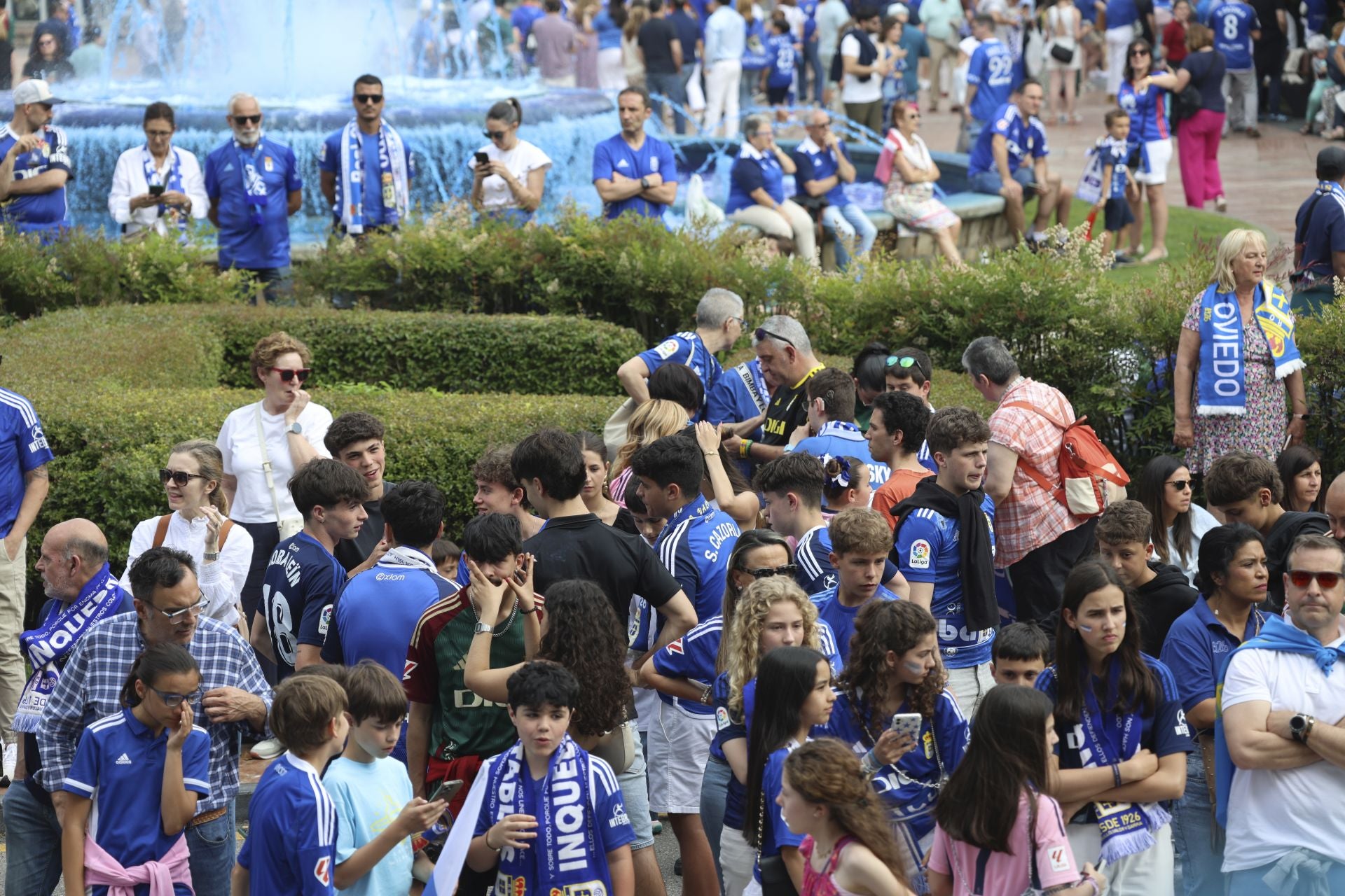 Fiesta eterna en Oviedo tras el ansiado ascenso a Primera