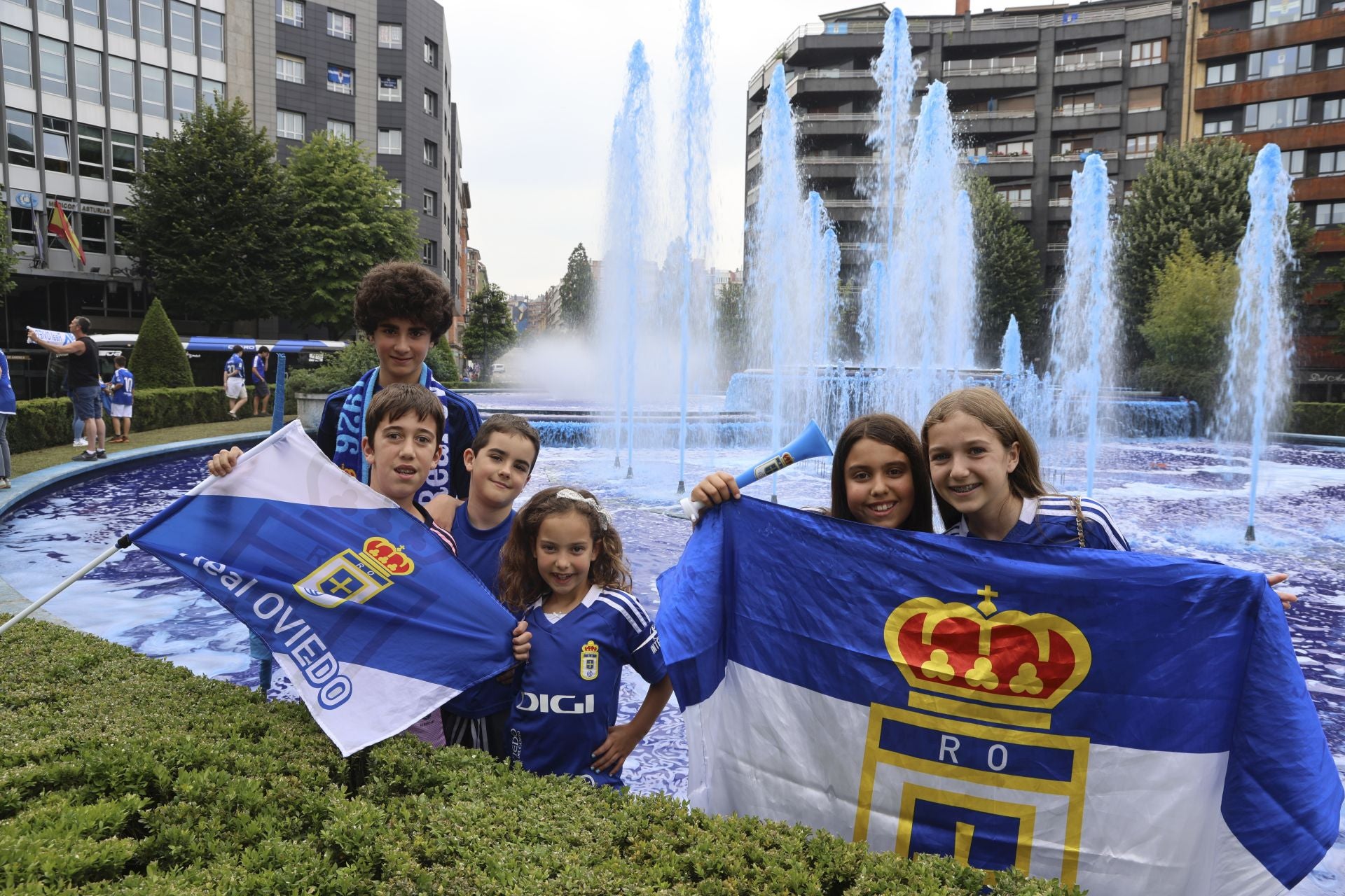 Fiesta eterna en Oviedo tras el ansiado ascenso a Primera