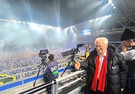 El padre Ángel, feliz, en el campo.