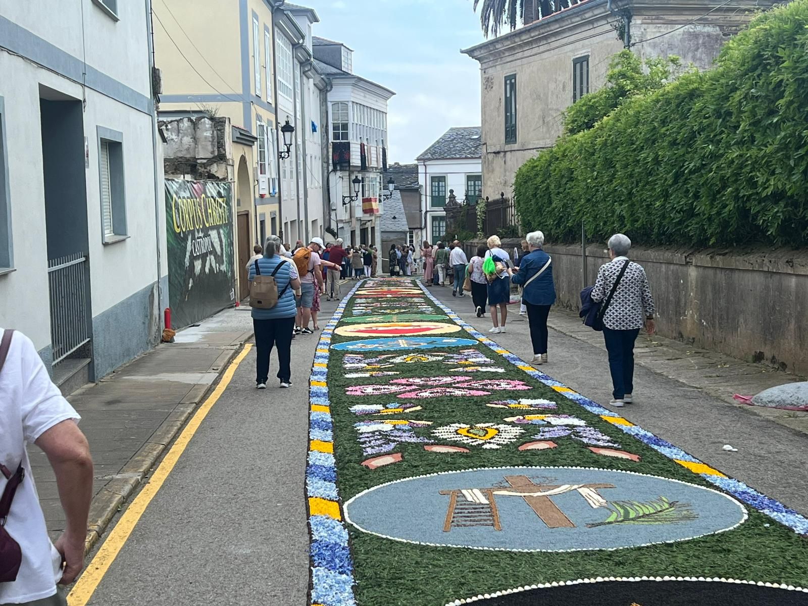 El ascenso del Real Oviedo se cuela en las alfombras florales del Corpus de Castropol