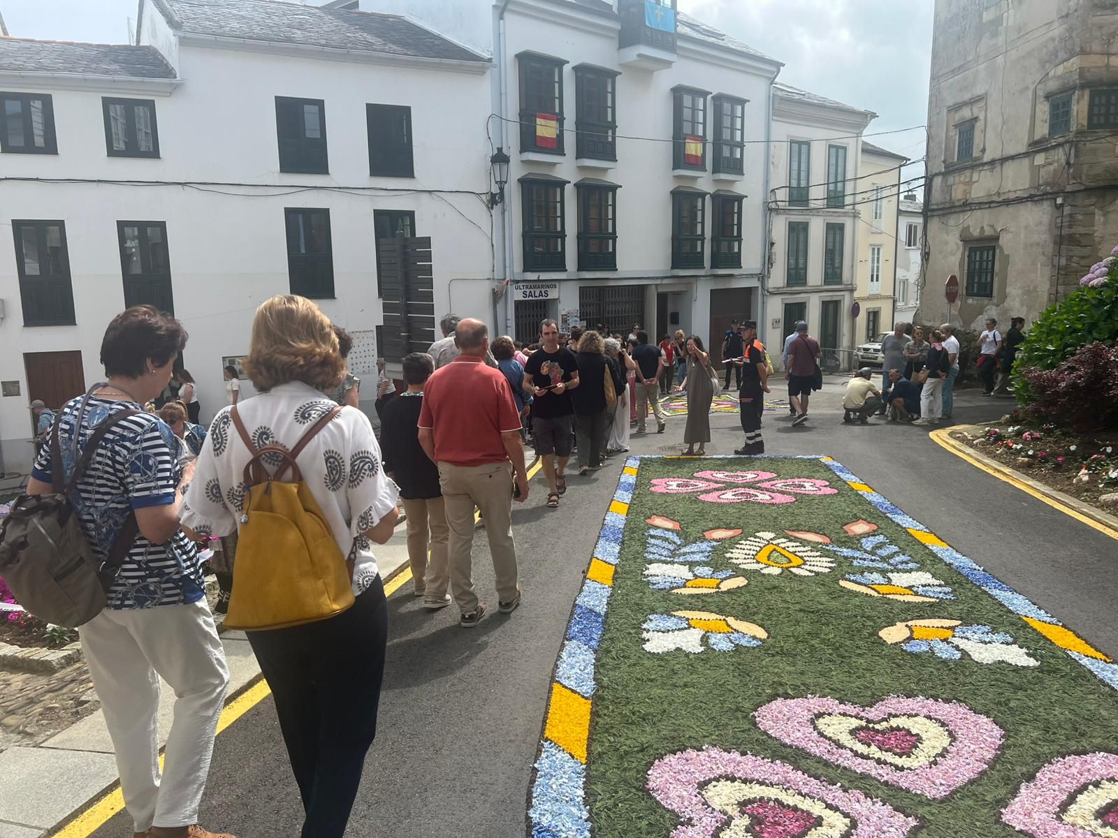 El ascenso del Real Oviedo se cuela en las alfombras florales del Corpus de Castropol