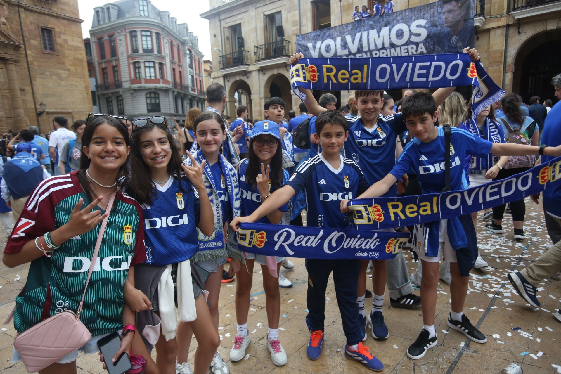 Fiesta eterna en Oviedo tras el ansiado ascenso a Primera