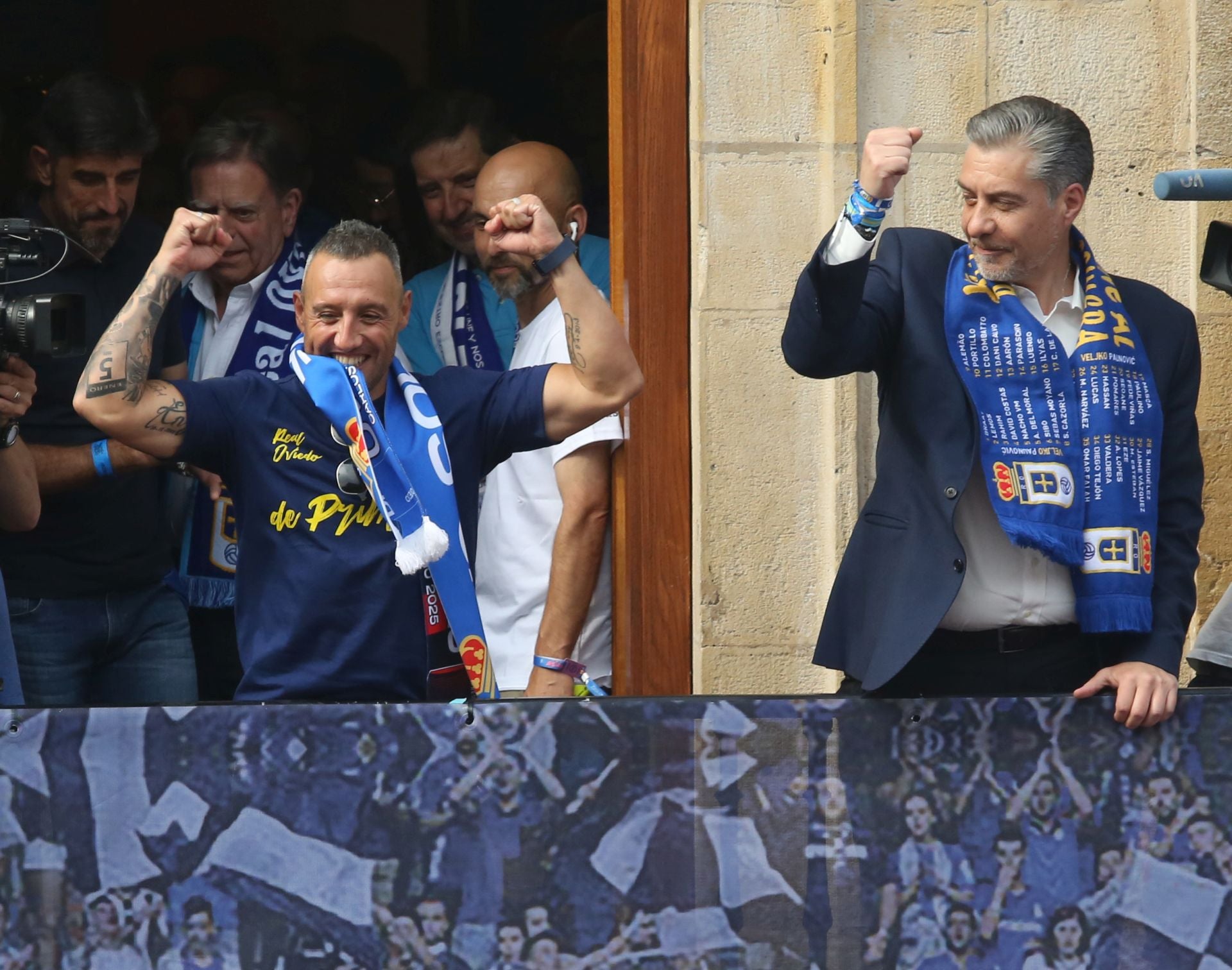 Fiesta eterna en Oviedo tras el ansiado ascenso a Primera