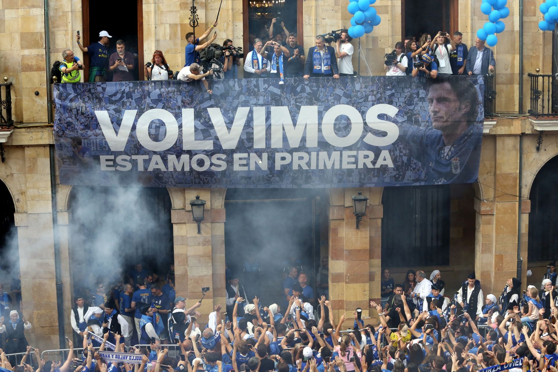 Fiesta eterna en Oviedo tras el ansiado ascenso a Primera