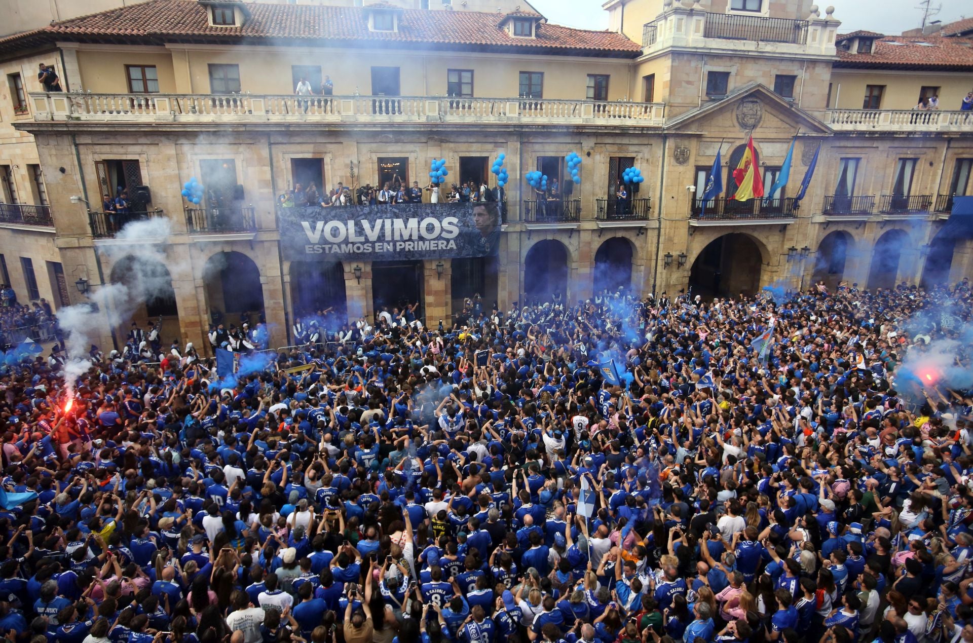 Fiesta eterna en Oviedo tras el ansiado ascenso a Primera
