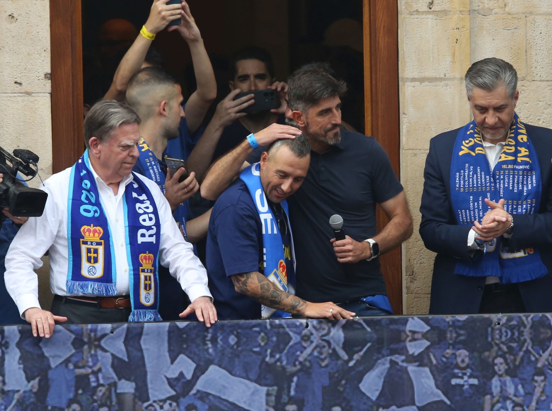 Fiesta eterna en Oviedo tras el ansiado ascenso a Primera