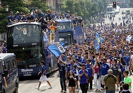 Oviedo se lanzó a la calle para celebrar el ascenso.