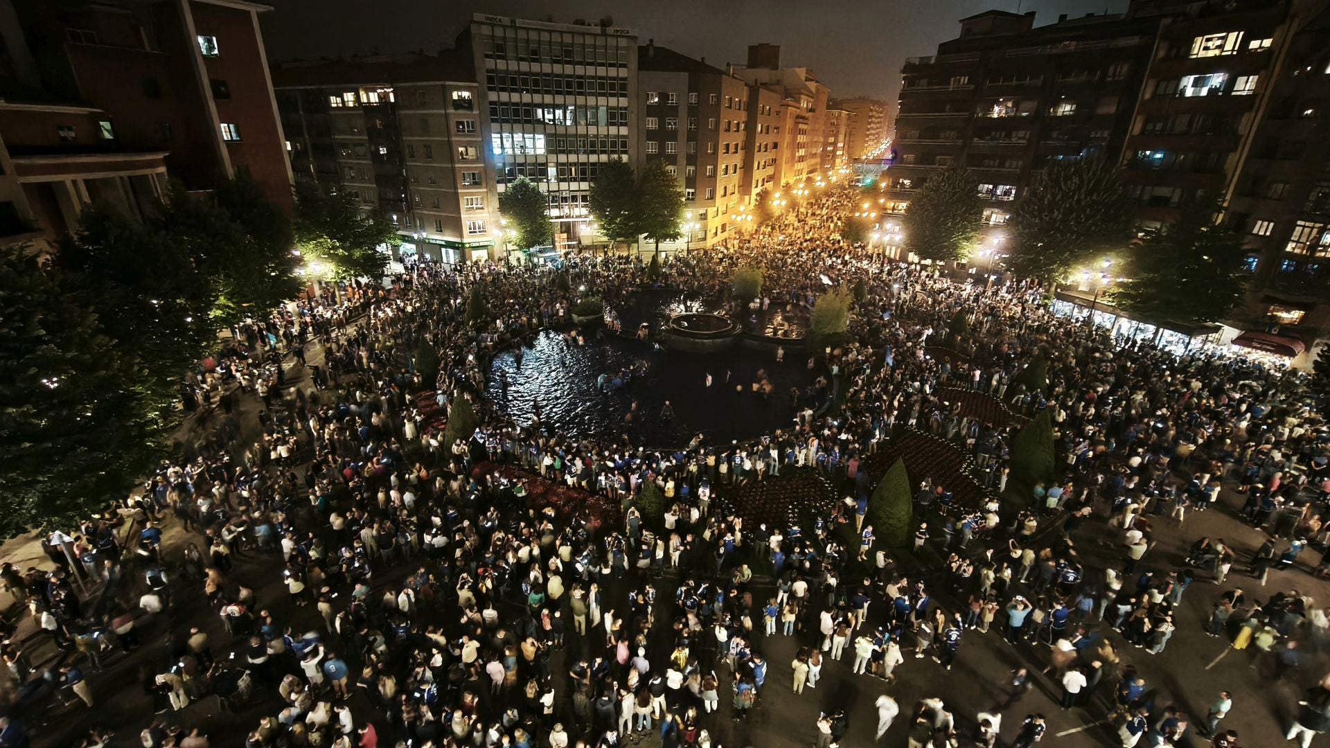 Locura y celebración en Oviedo por volver a Primera