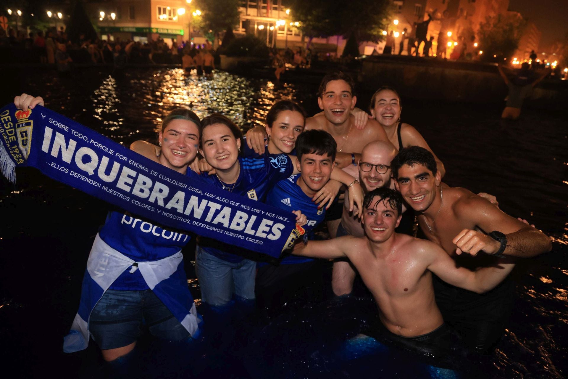 Locura y celebración en Oviedo por volver a Primera