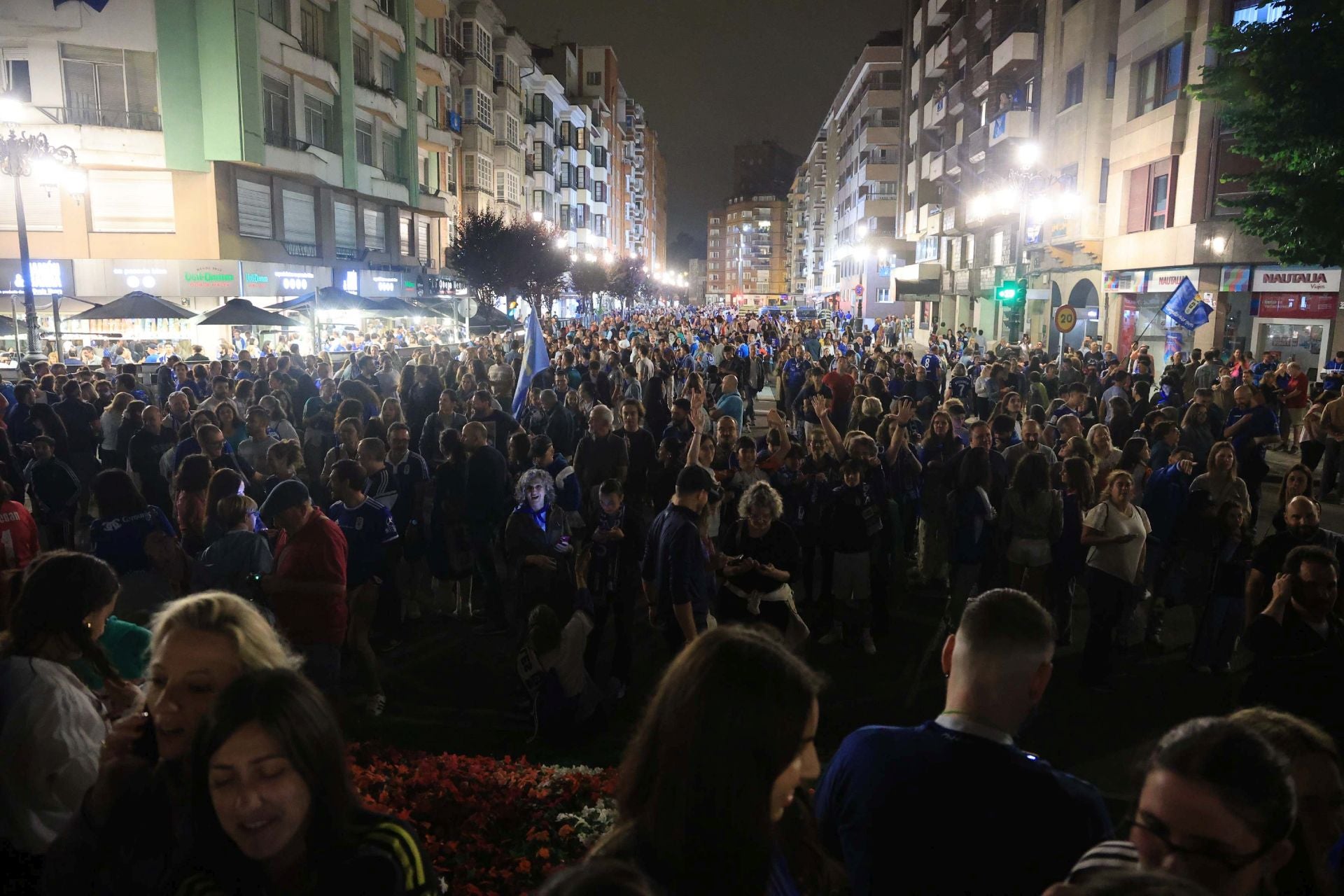 Locura y celebración en Oviedo por volver a Primera