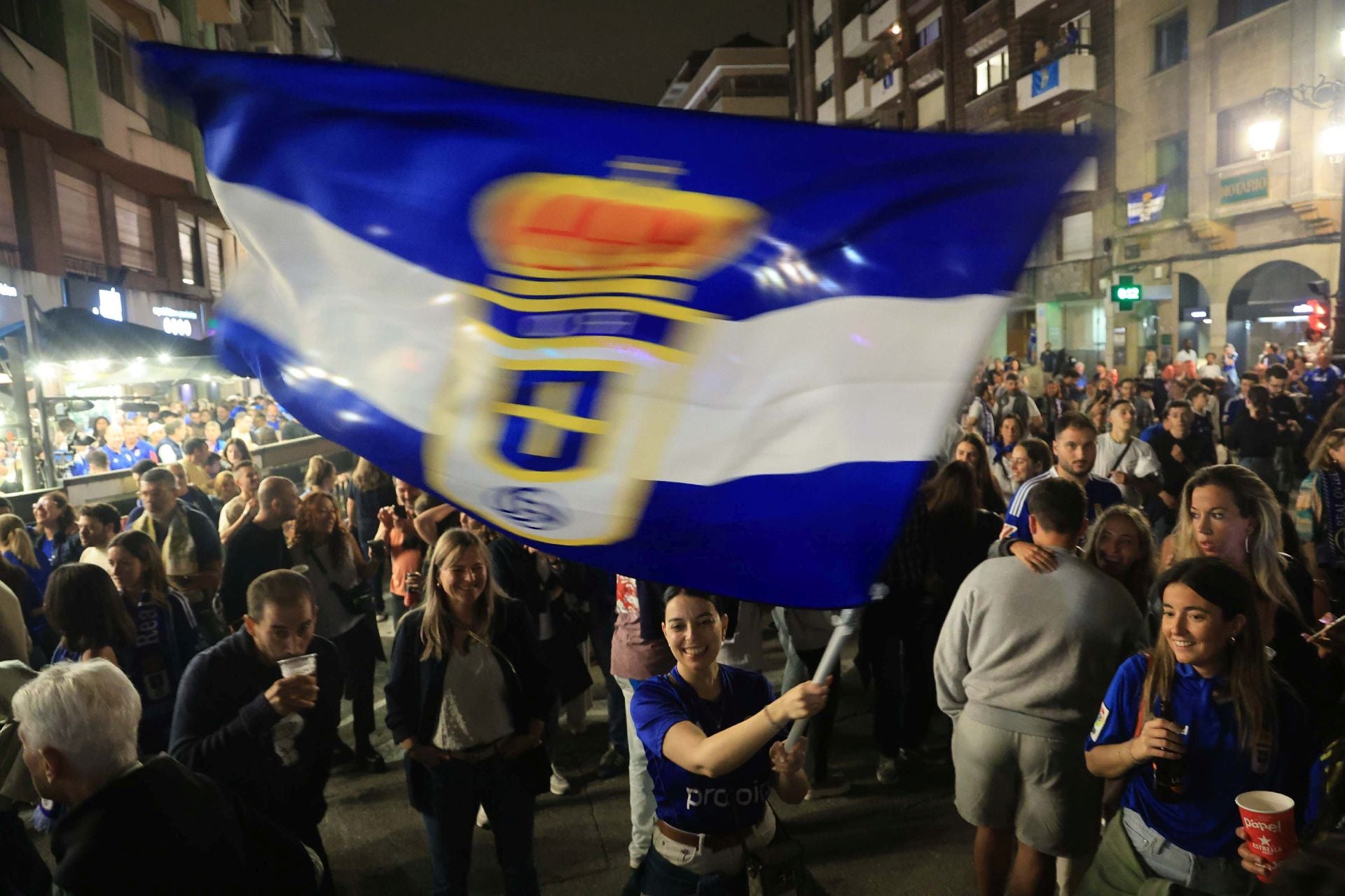 Locura y celebración en Oviedo por volver a Primera