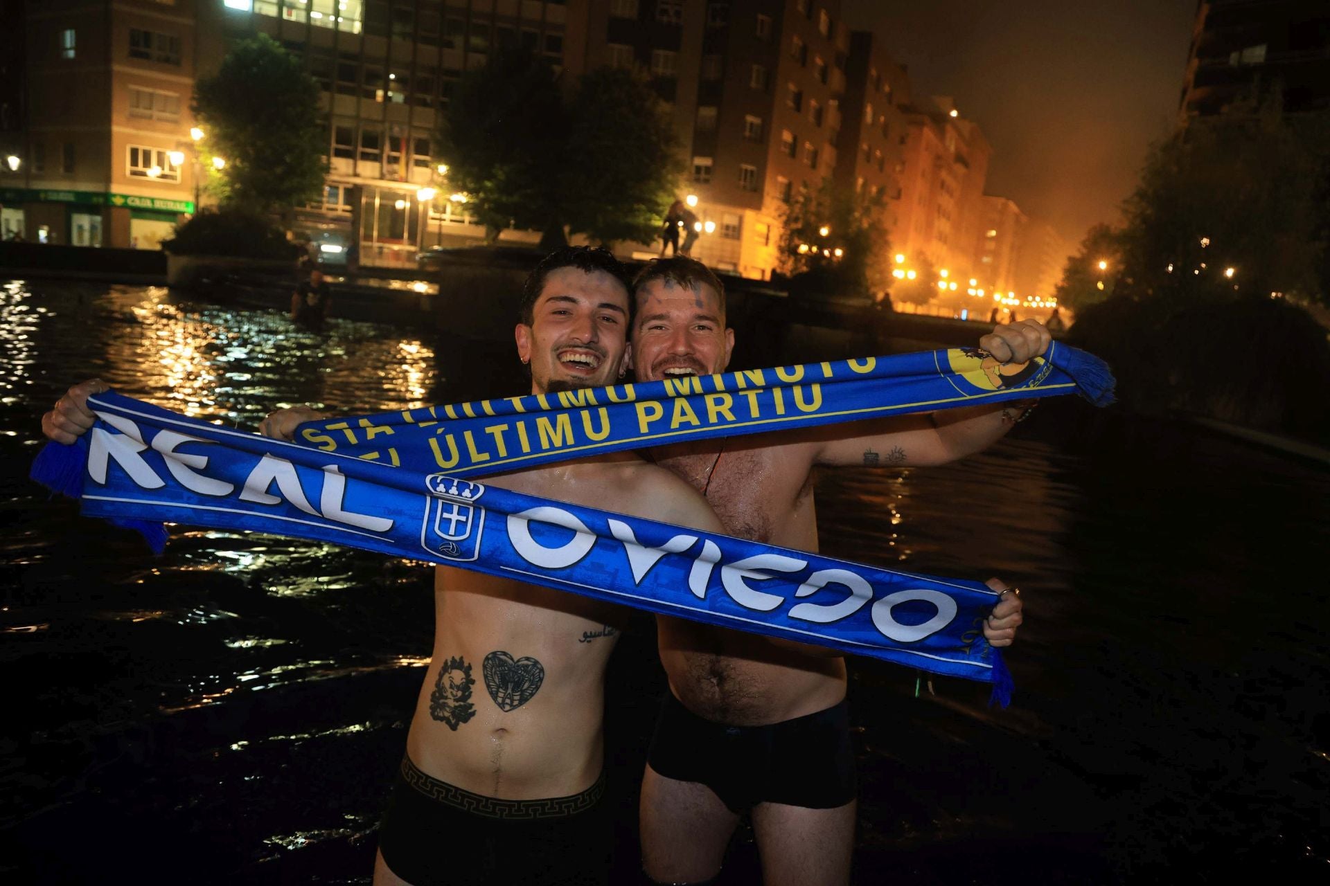Locura y celebración en Oviedo por volver a Primera