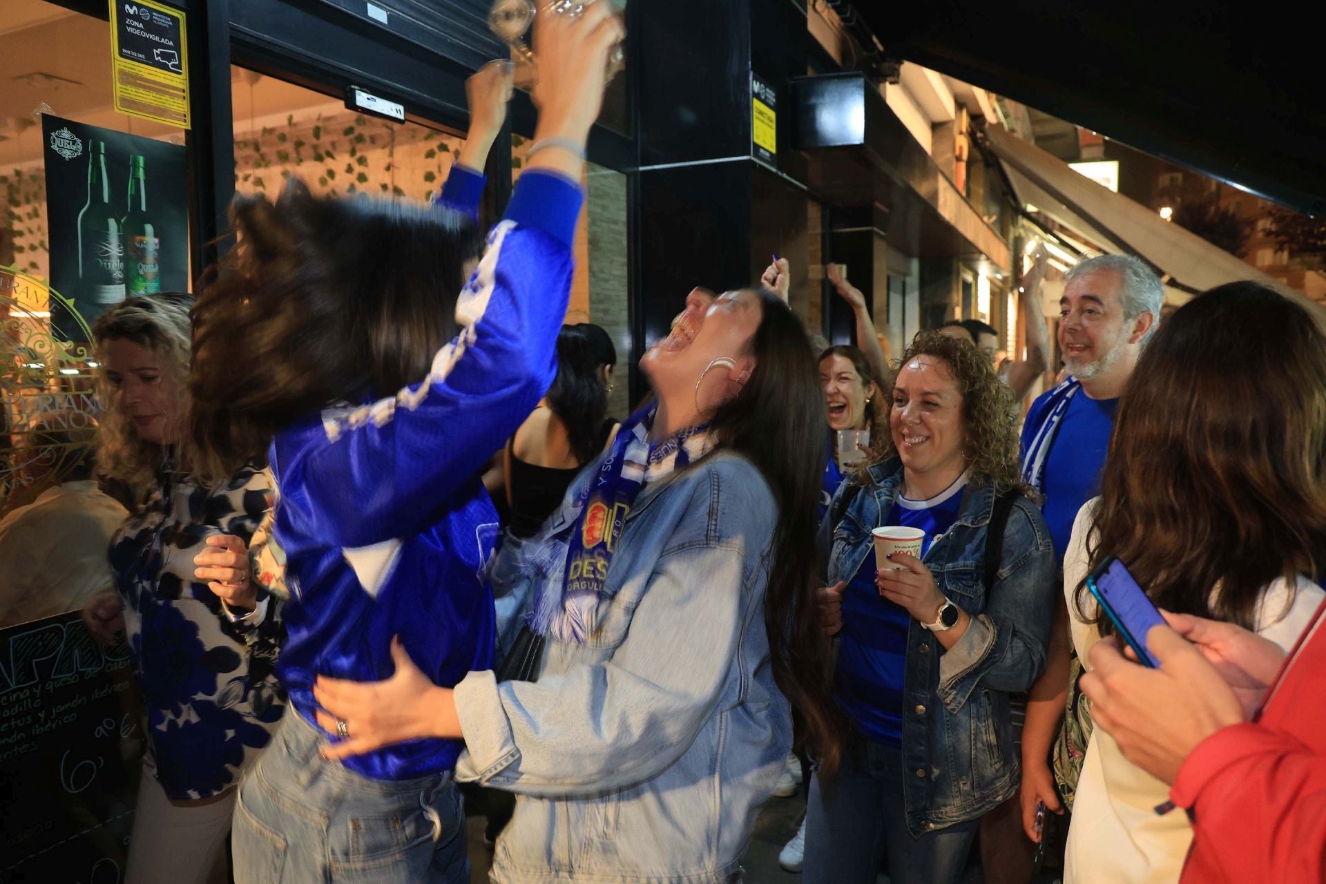 Locura y celebración en Oviedo por volver a Primera