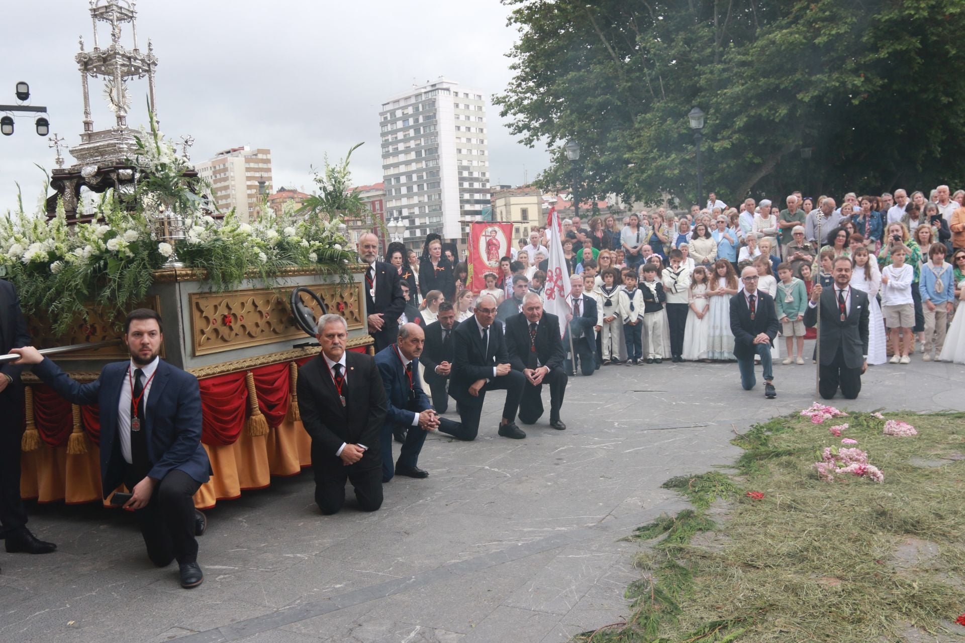 Gijón celebra la tradicional procesión del Corpus Christi