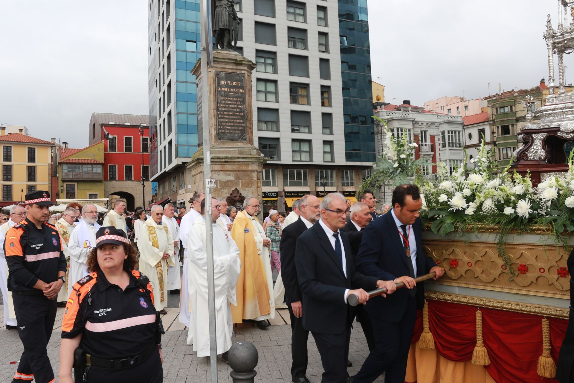 Gijón celebra la tradicional procesión del Corpus Christi