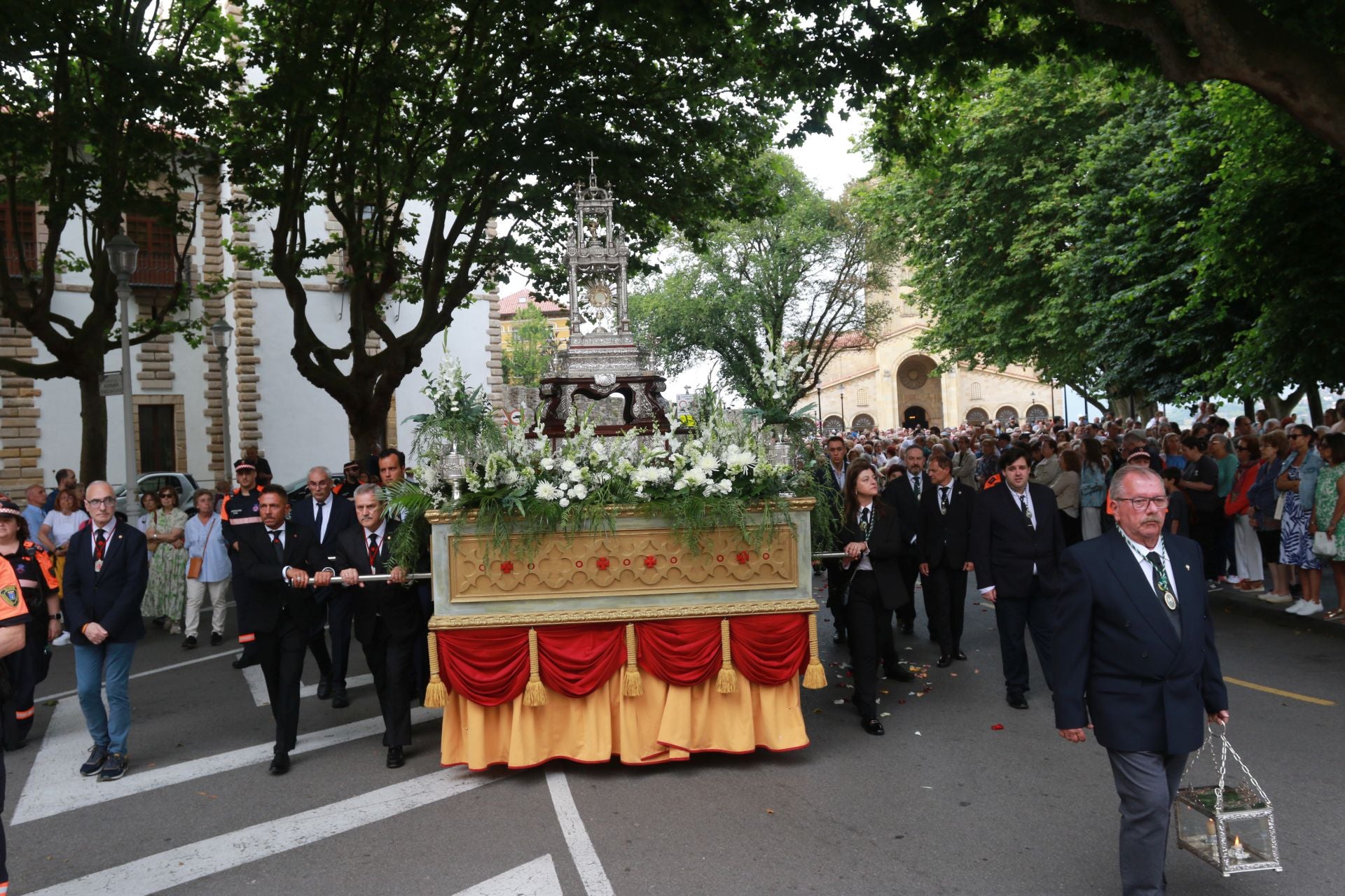 Gijón celebra la tradicional procesión del Corpus Christi